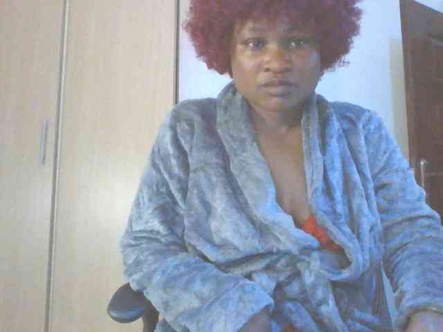 QueenIvy35 webcam