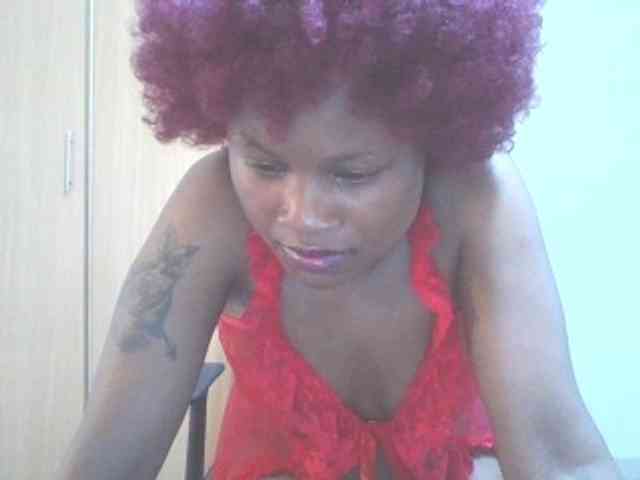 QueenIvy35 webcam