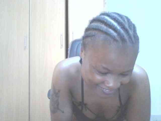 QueenIvy35 webcam
