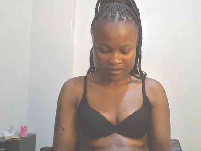 QueenIvy35 webcam
