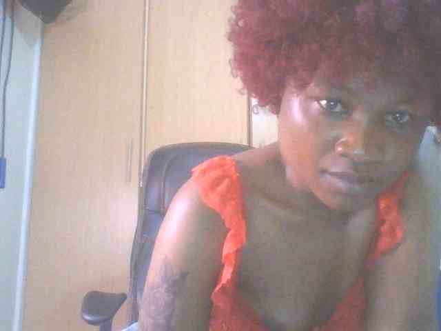 QueenIvy35 webcam