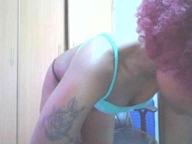 QueenIvy35 webcam