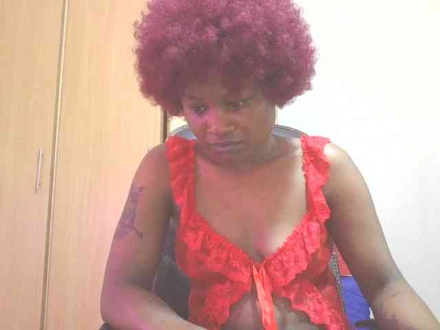 QueenIvy35 webcam