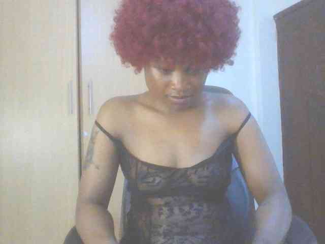 QueenIvy35 webcam