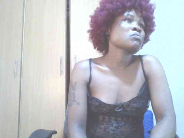 QueenIvy35 webcam