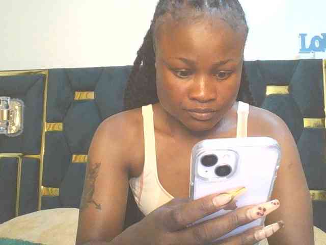 QueenIvy35 webcam