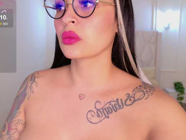 RileyWomms live cam on BongaCams