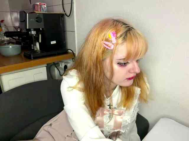 Model: rinaflowerblin