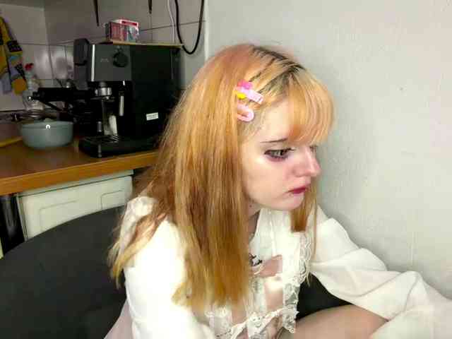 Model: rinaflowerblin