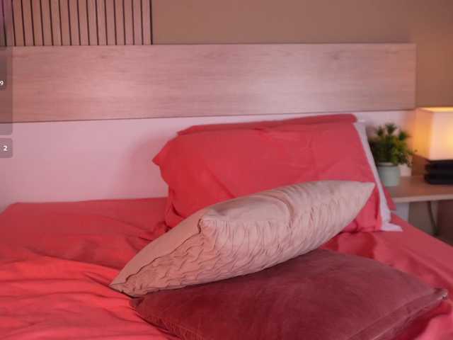 Reddolll live cam on BongaCams