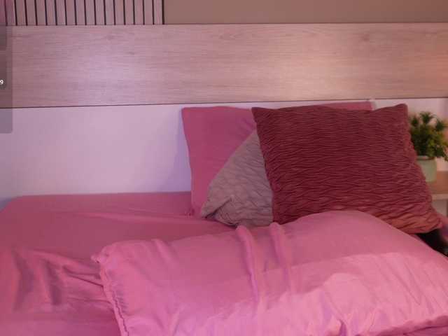 Reddolll live cam on BongaCams