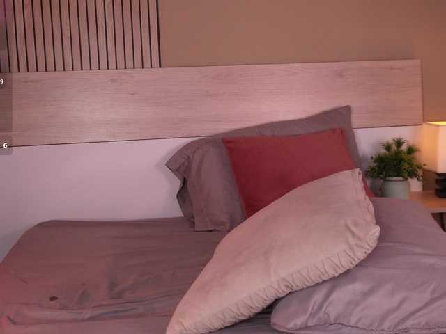 Reddolll live cam on BongaCams