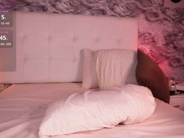 Reddolll live cam on BongaCams