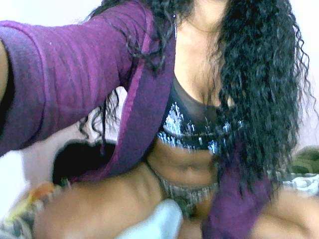 bella210 live cam on BongaCams