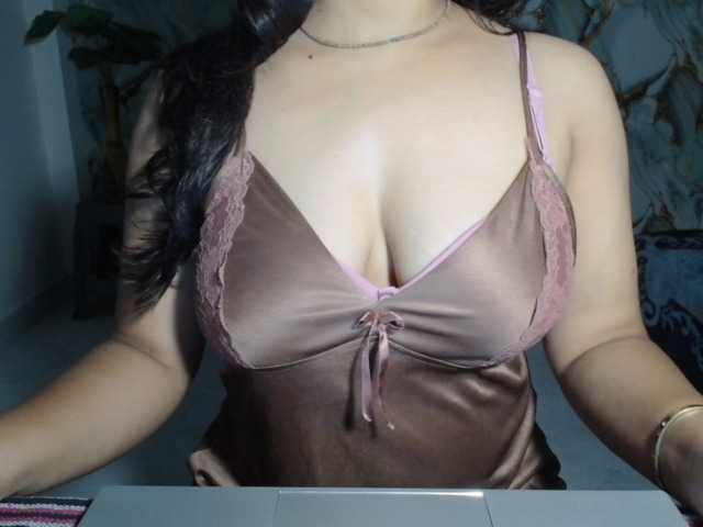 prishanaughtyy live cam on BongaCams