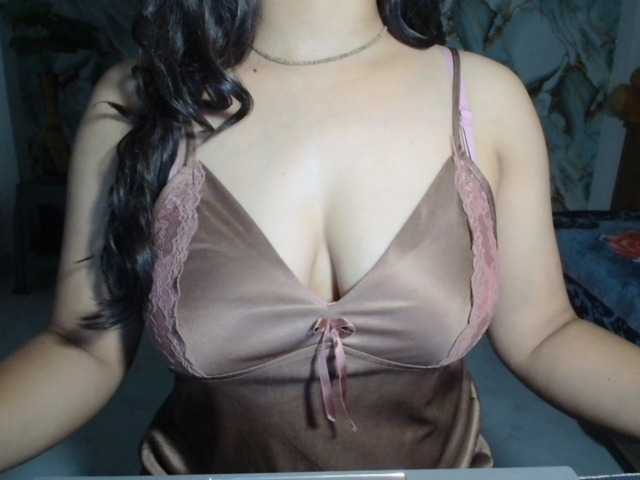 prishanaughtyy live cam on BongaCams