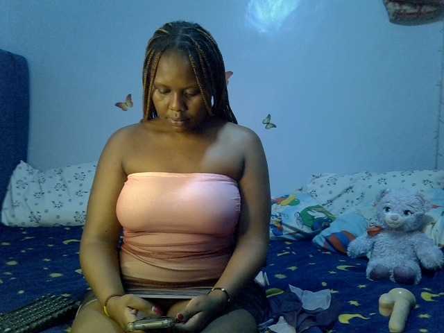 Lustyshakah live cam on BongaCams