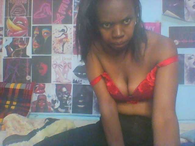 Coquinelara live cam on BongaCams