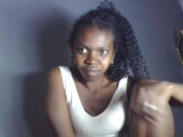 Coquinelara — live female cam