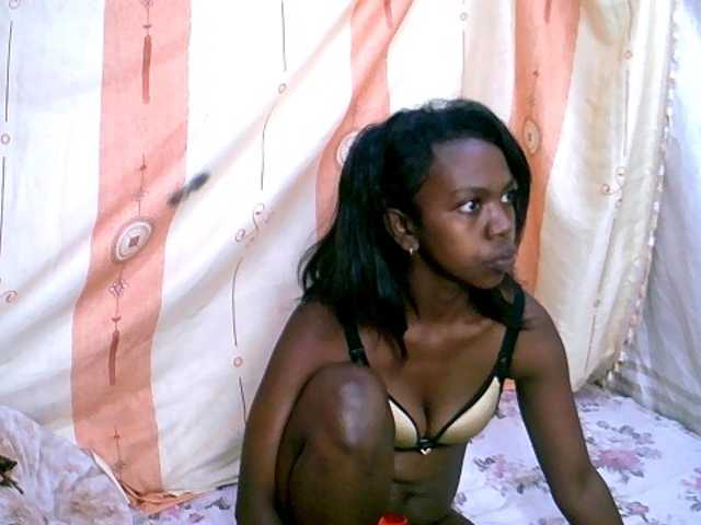 Coquinelara live webcam show