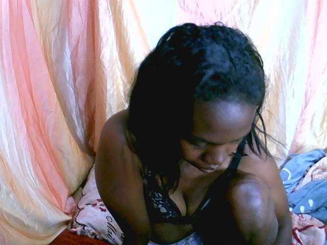 Coquinelara live cam on BongaCams