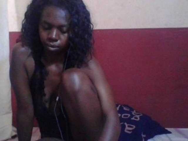 Coquinelara live cam on BongaCams