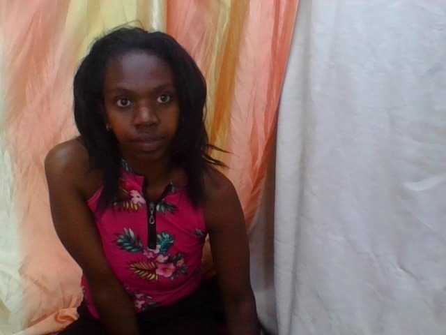 Coquinelara live cam on BongaCams