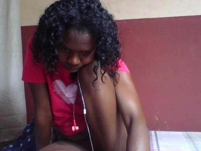 Coquinelara live cam on BongaCams