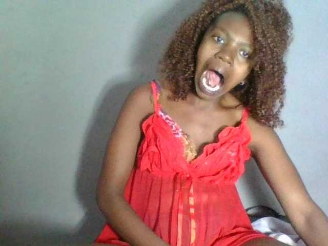 Coquinelara live cam on BongaCams