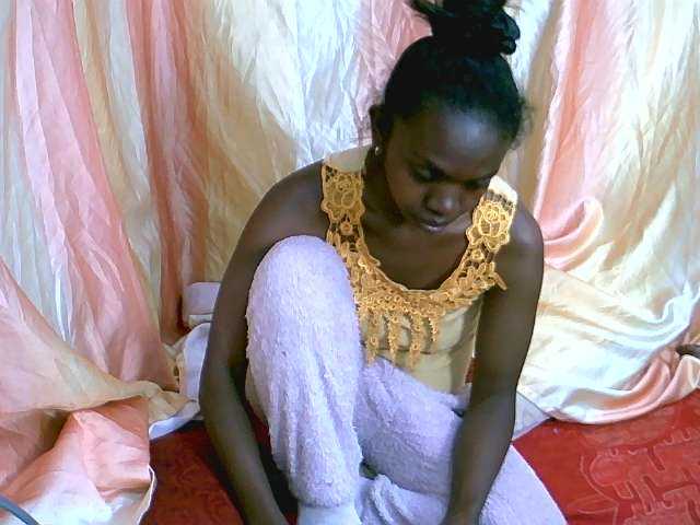 Coquinelara live on BongaCams