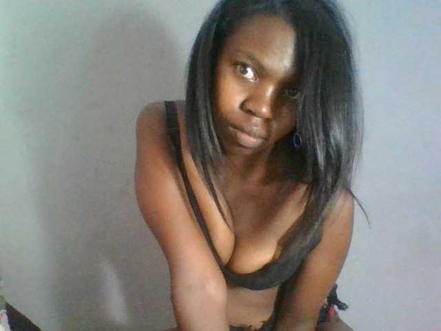 Coquinelara live cam on BongaCams