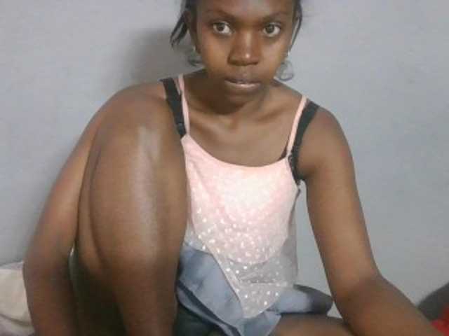 Coquinelara — live female cam
