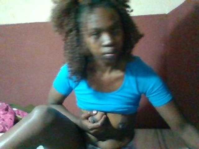 Coquinelara live cam on BongaCams