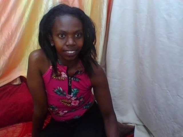 Coquinelara live cam on BongaCams