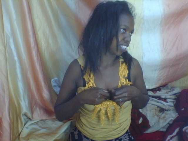 Coquinelara live cam on BongaCams