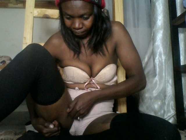 Coquinelara live cam on BongaCams
