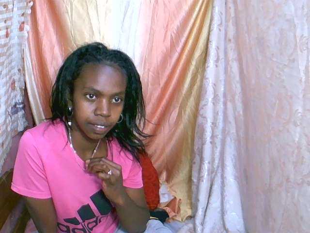 Coquinelara live cam on BongaCams