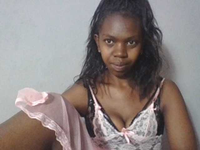 Coquinelara live cam on BongaCams