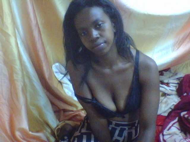 Coquinelara live cam on BongaCams