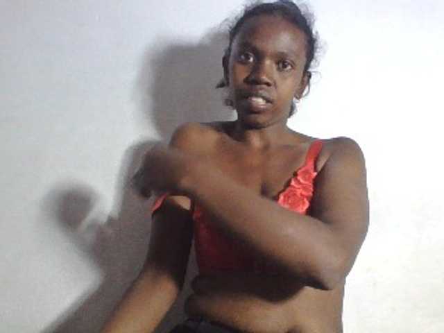 Coquinelara live cam on BongaCams