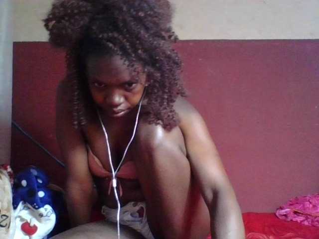 Coquinelara live cam on BongaCams