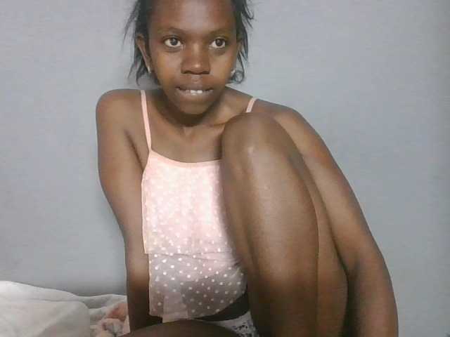 Coquinelara live cam on BongaCams