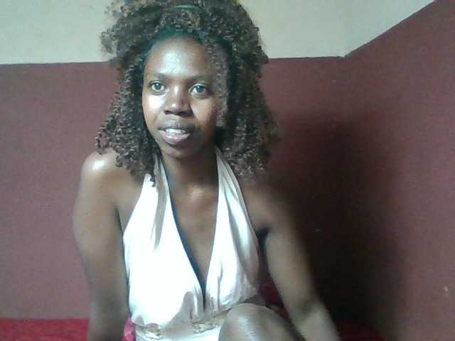 Coquinelara live cam on BongaCams