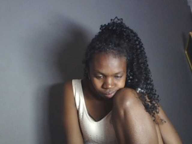Coquinelara — live female cam