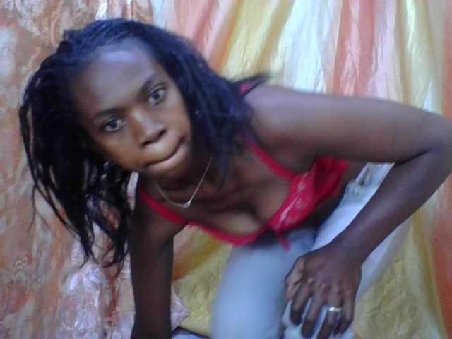Coquinelara live cam on BongaCams