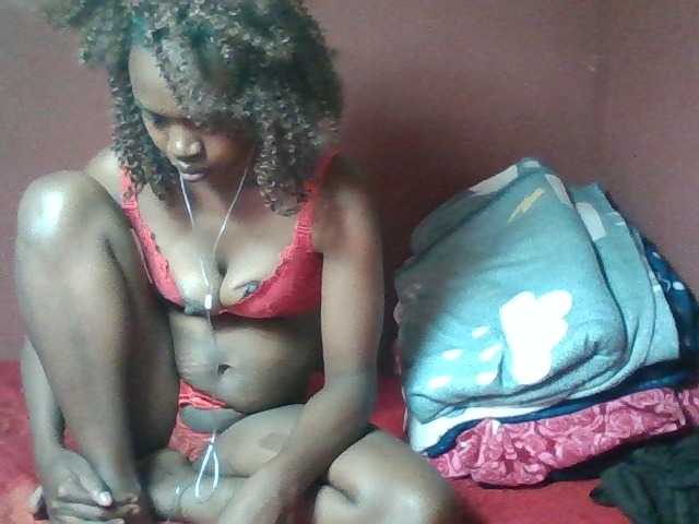Coquinelara live cam on BongaCams
