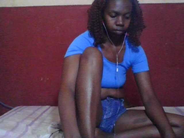 Coquinelara vous attend pour discuter, flirter et plus sur bongacams