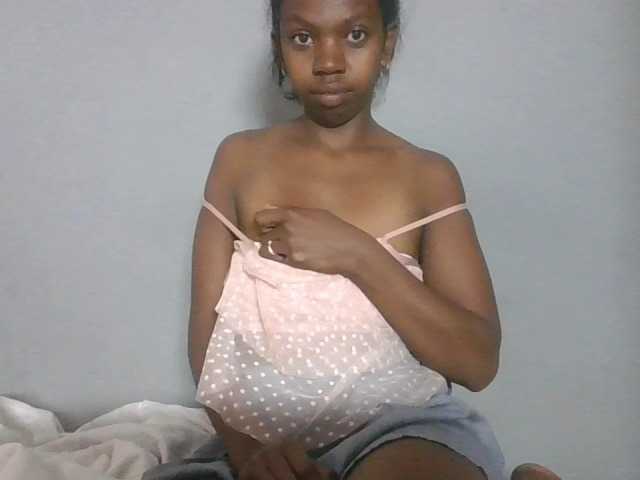 Coquinelara live cam on BongaCams
