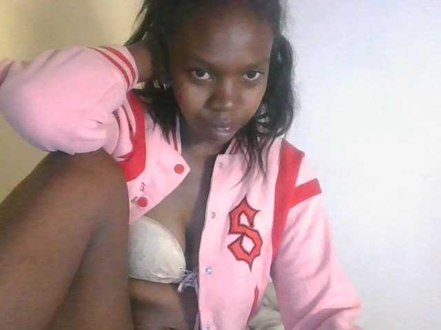 Coquinelara live cam on BongaCams