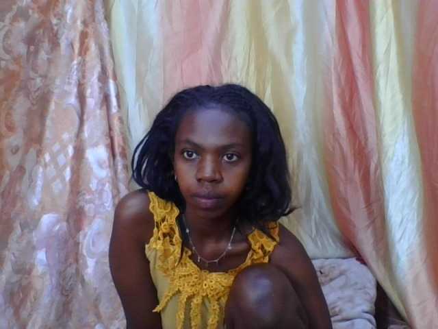 Coquinelara live cam on BongaCams